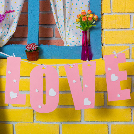 Гірлянда "LOVE" рожева та біла