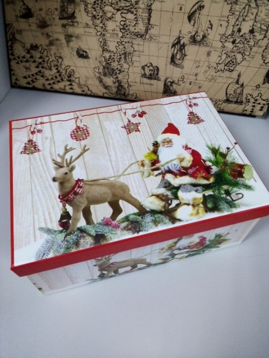 Подарункова Коробочка з новорічним малюнком дід мороз з оленем 27 см