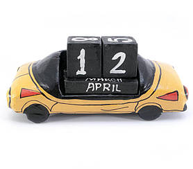 Календар настільний "Автомобіль" дерево (16х7,5х6 см)