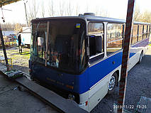 Производство и замена лобового стекла триплекс на автобусе Ikarus 260 в Никополе (Украина). 3