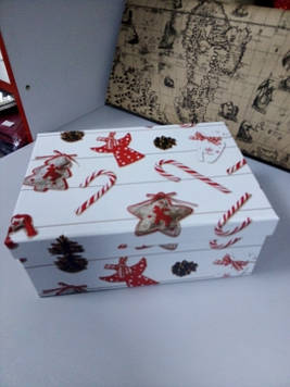 Подарункова Коробочка з новорічним малюнком паличка шишка 18.5 см