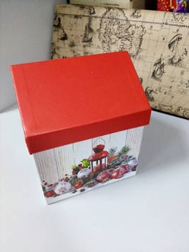 Подарункова Коробочка новорічна у формі будиночка 10 см