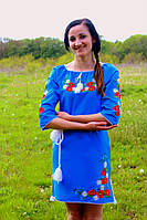 Жіноче вишите плаття синього кольору з квітковим візерунком