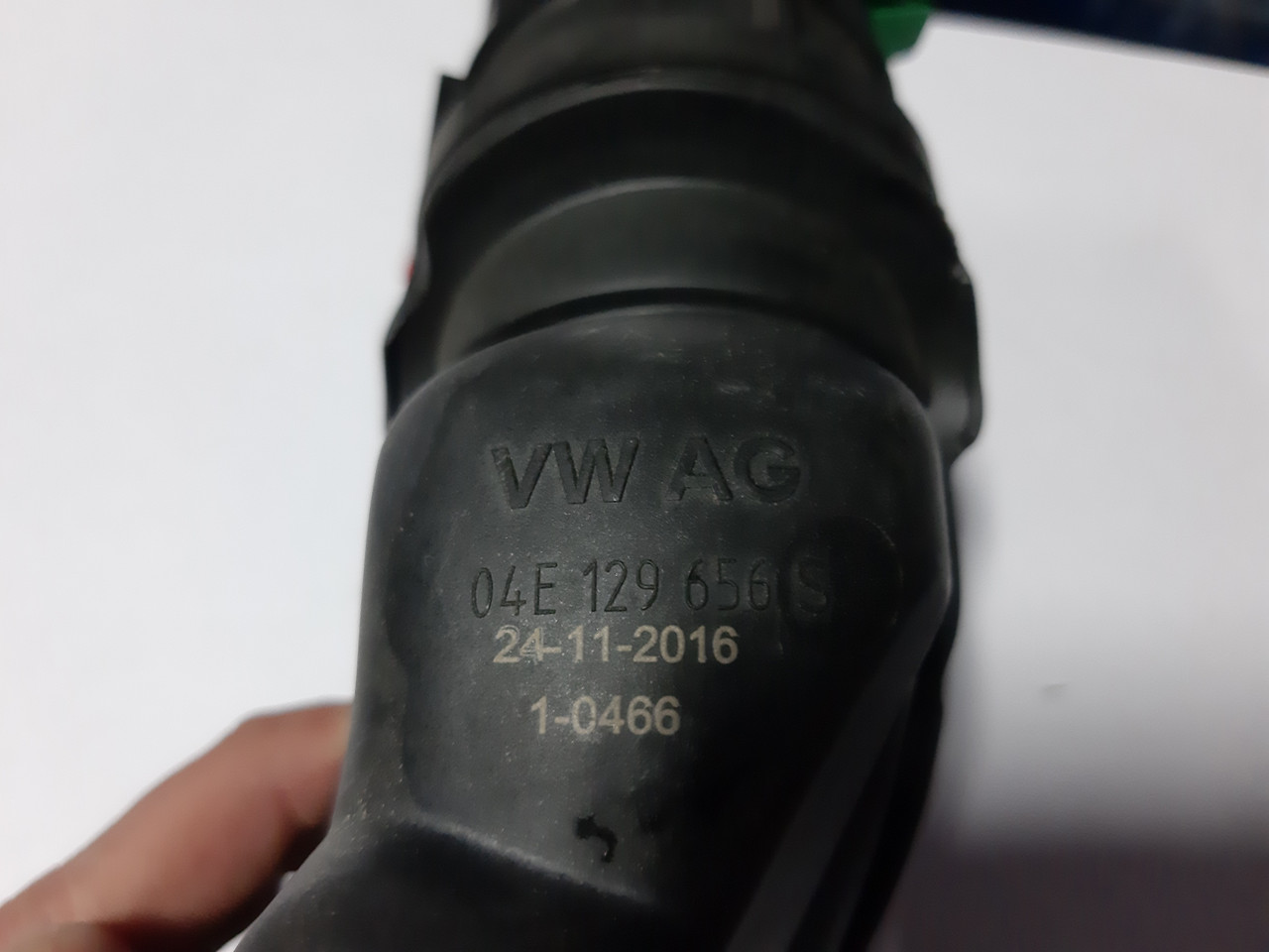 Патрубок повітропровіда VAG 04E 129 656 S