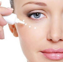 Догляд за шкірою навколо очей