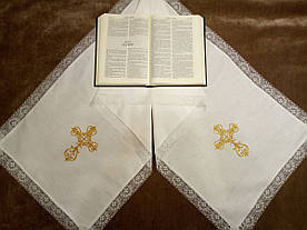Рушник, рушник для хрещення підангелію, на ікону, з мереживом і вишивкою золотом.