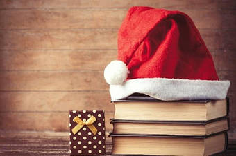 Книга в шкіряній палітурці – ексклюзивний подарунок на Новий рік