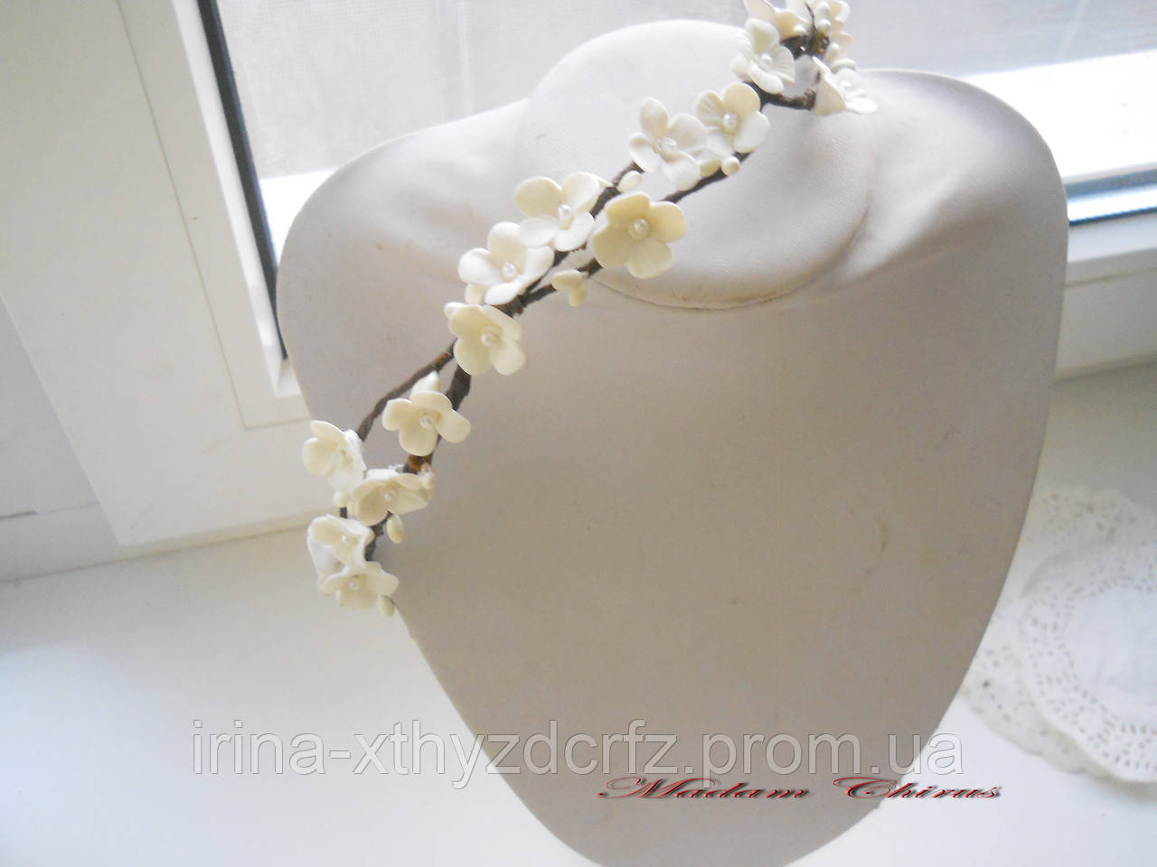 Весільний вінок айворі з квітами з полімерної глини