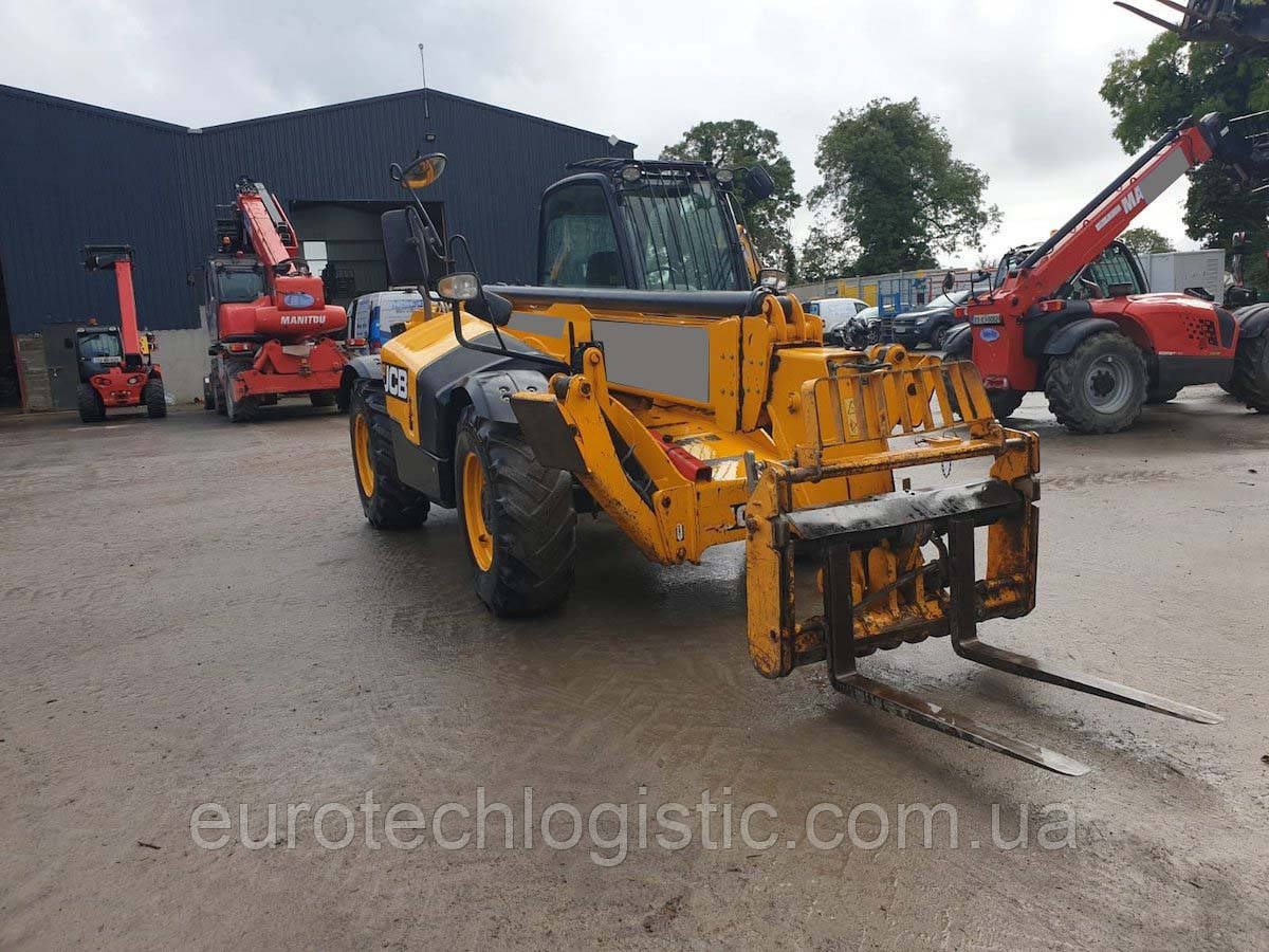 Телескопічний навантажувач JCB 535-140.