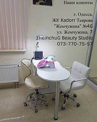 Стульчик мастера Florina, лампа-лупа 6027К-Н LED, стульчик мастера со спинкой 0851, маникюрный стол Studio