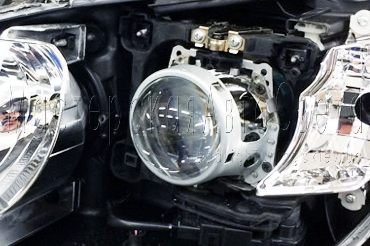 Toyota Camry XV50 — заміна лінз на біксенонові Hella 3R