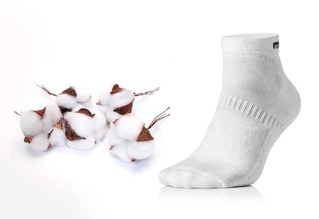 білі бавовняні шкарпетки