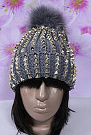 Тепла зимова шапка в'язана сіра із шипами