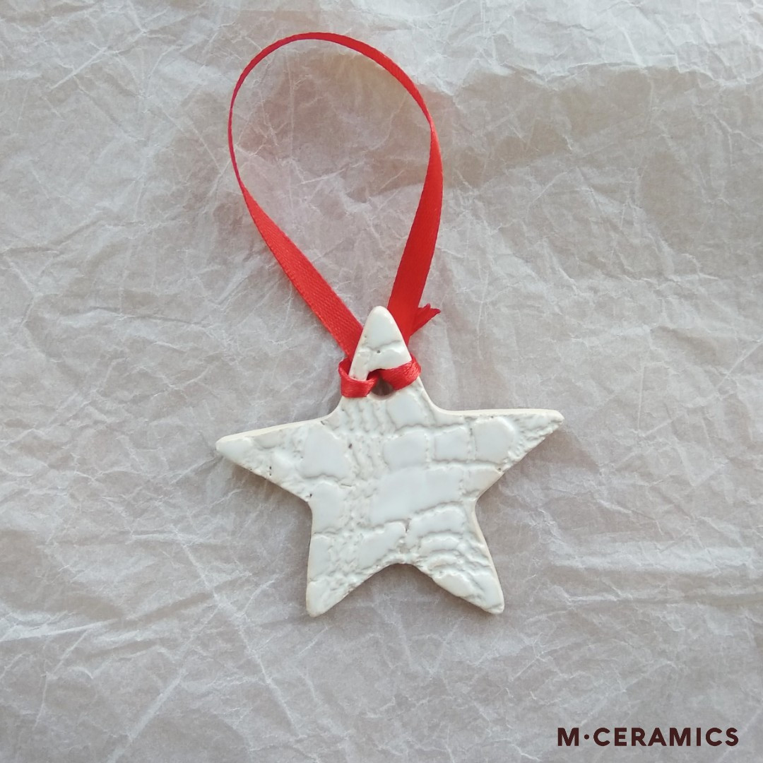 Новогодняя керамическая игрушка ручной работы белая "Звезда" кружево