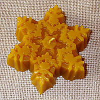 Новорічна воскова свічка "Сніжинка #3" з натурального бджолиного воску