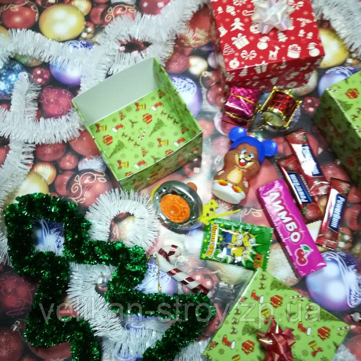 Новорічний подарунок Sundy Box X солодкий з іграшкою БейБлейд із запуском