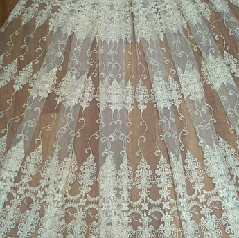 Тюль у зал золотисто-кремовий, залишок 3.7 м і 3 м