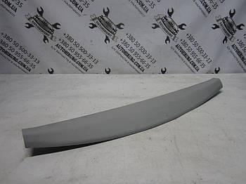 Центральна верхня обшивка кришки багажника Toyota Venza (64783-0T010)