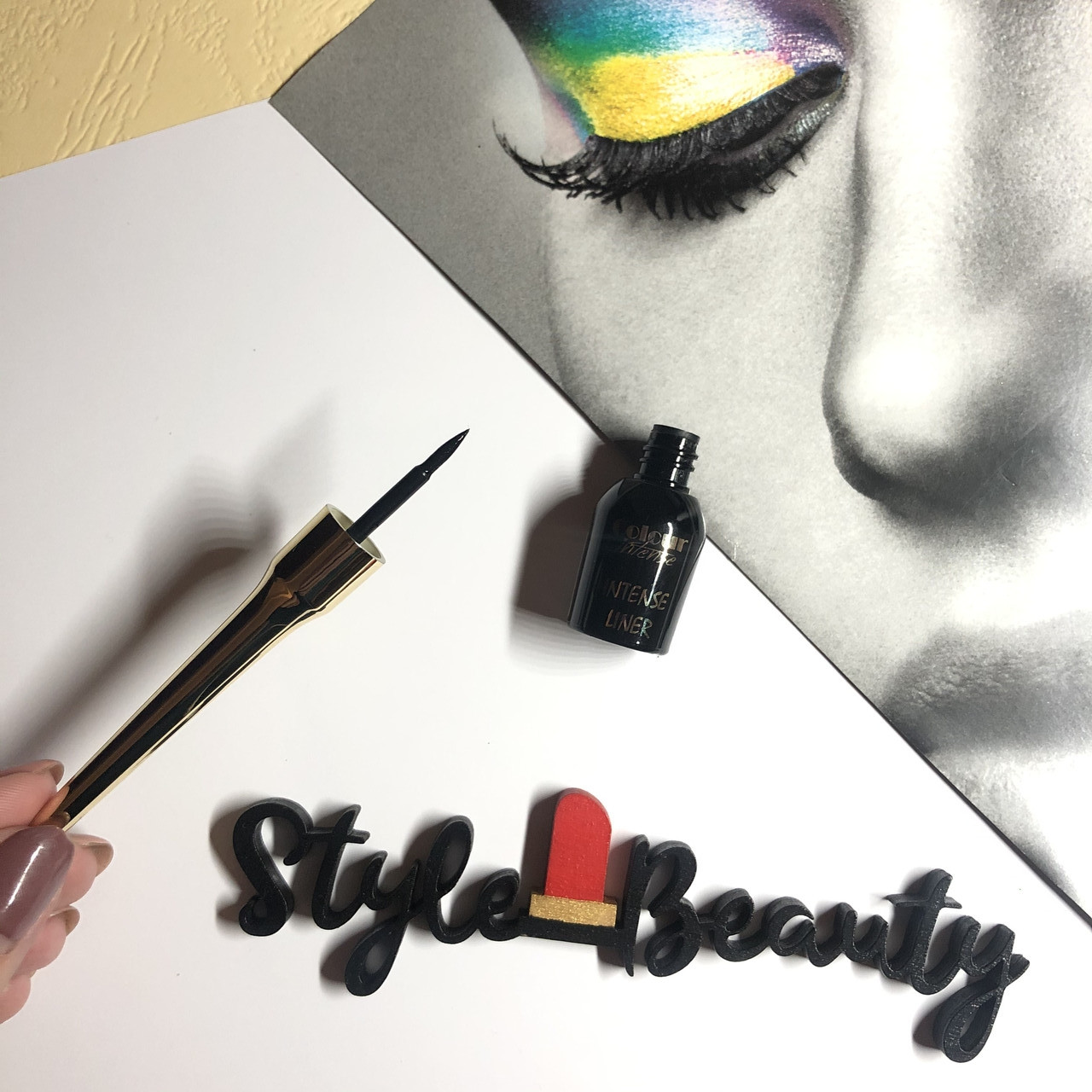 Colour INTENSE Гіпоалергенна підводка для очей "Intense liner" EL-374