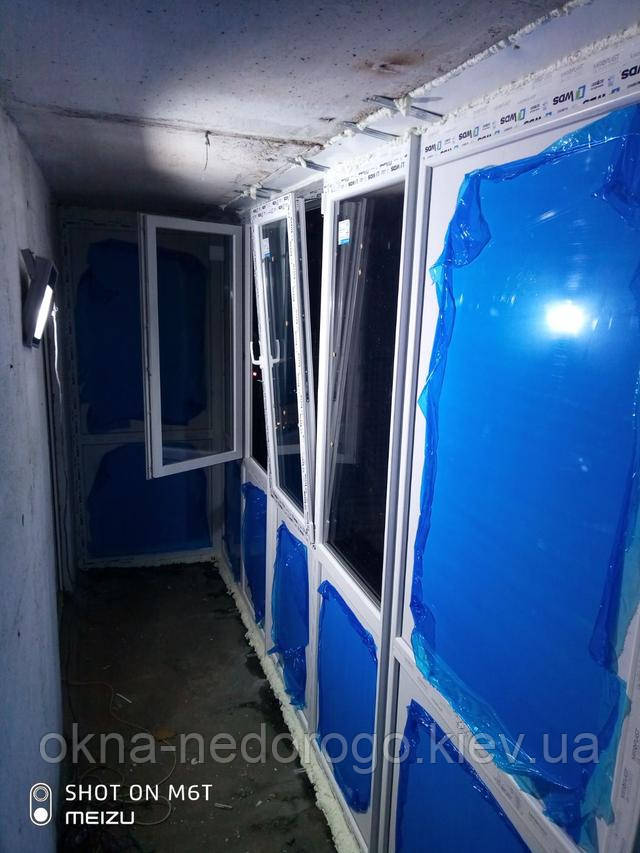 Французьке скління ПВХ П-образного балкона фото бригади 4