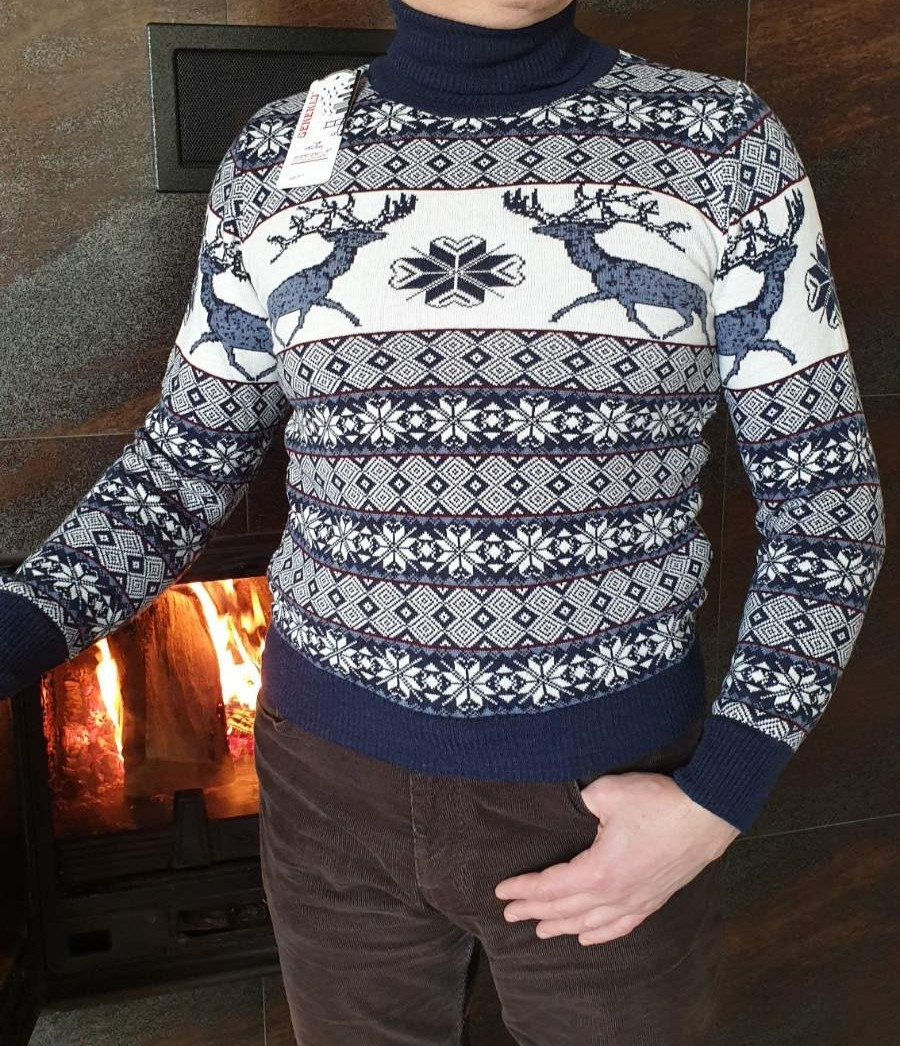 Молодіжний в'язаний светр з оленями розміри M, L,XL,XXL