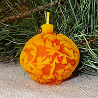 Новорічна воскова свічка "Ялинкова іграшка" з натурального бджолиного воску