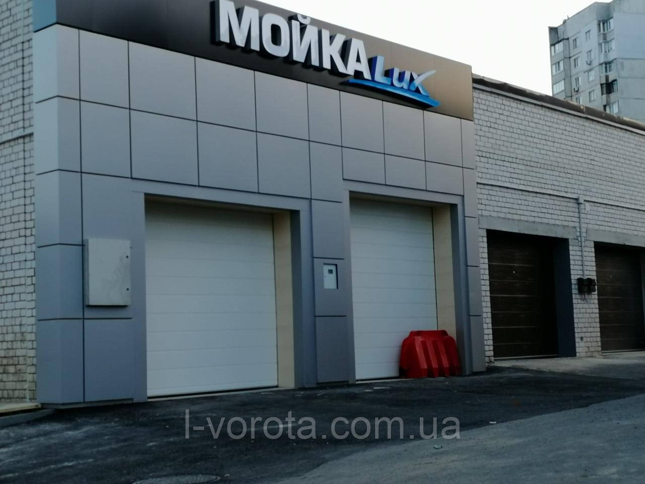 Секційні ворота для автомийки ш3000мм, в2600мм