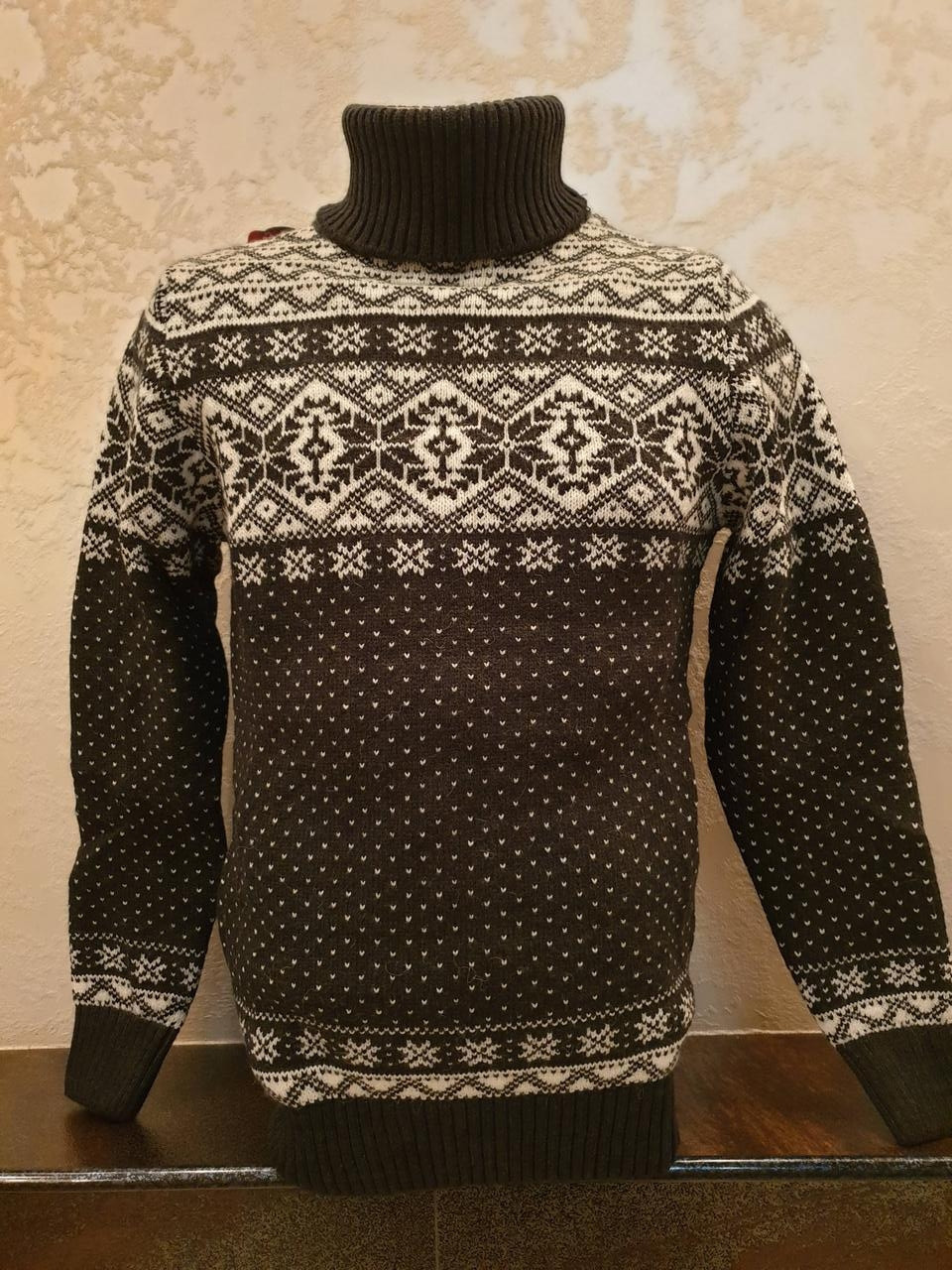 Молодіжний теплий светр з орнаментом розмір M,L,XL,XXL оливковий