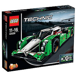 Конструктор LEGO Technic Перегоновий автомобіль (42039)