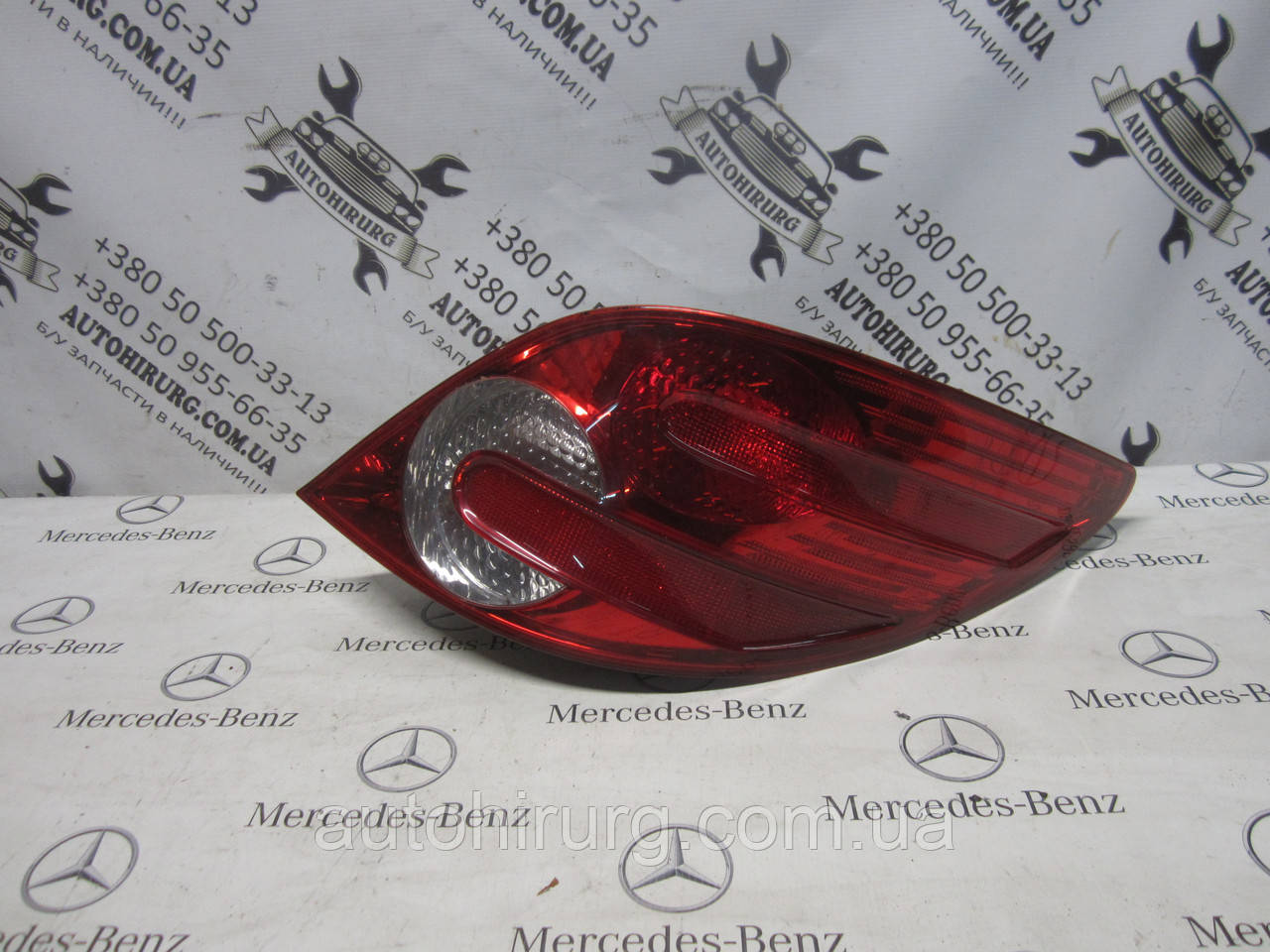 Задній правий ліхтар (стоп) mercedes w251 r-class (A2518200464 і A2518200264)