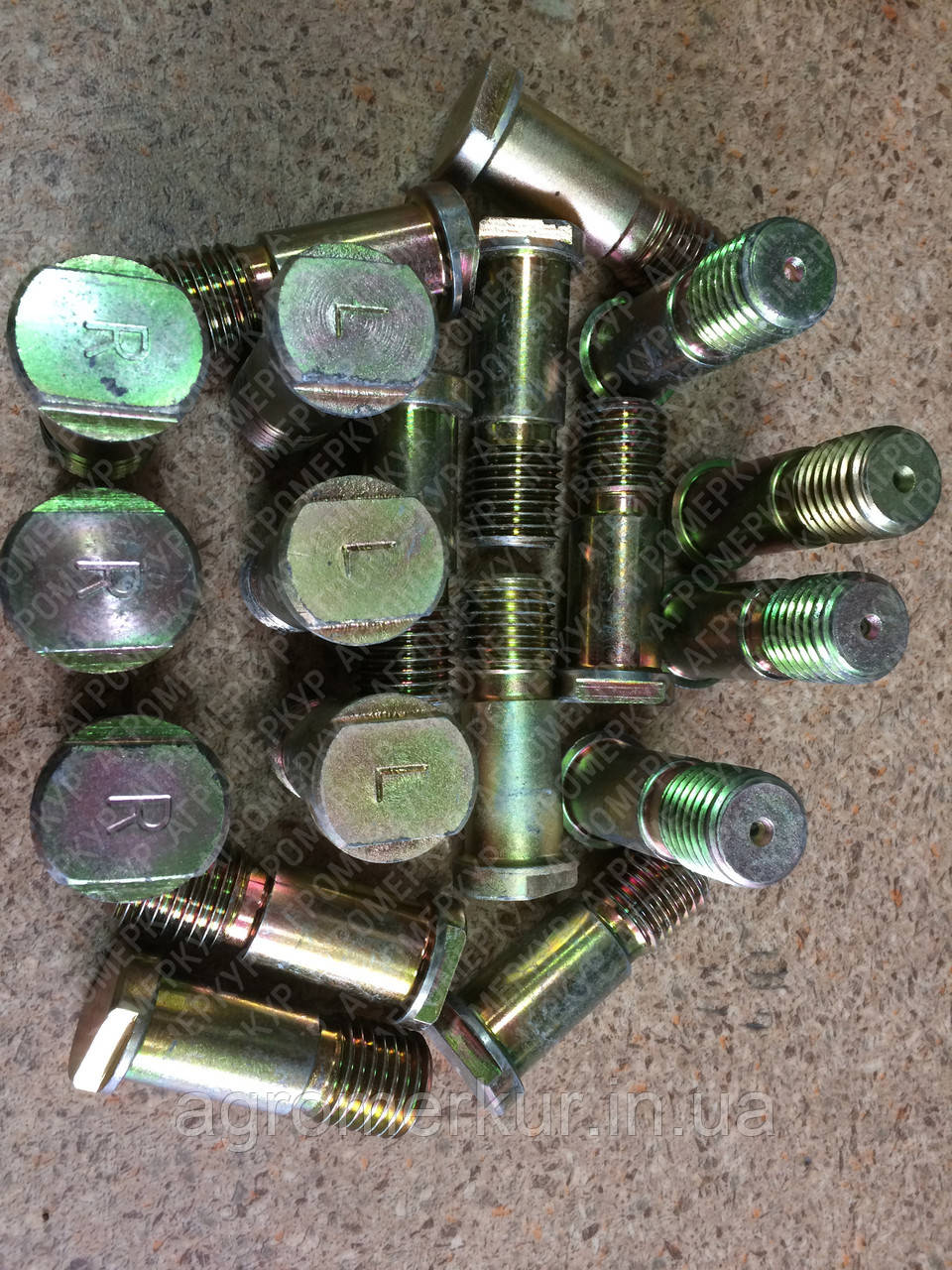 Болт M30 L=84 лівий Kverneland