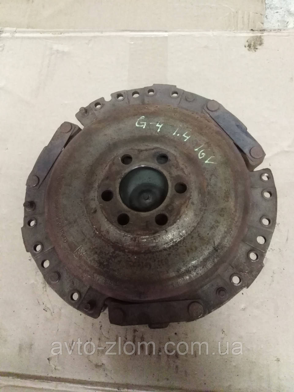 Кошик зчеплення Volkswagen Golf 4, Гольф 4 1,4 16V. 032141025F.