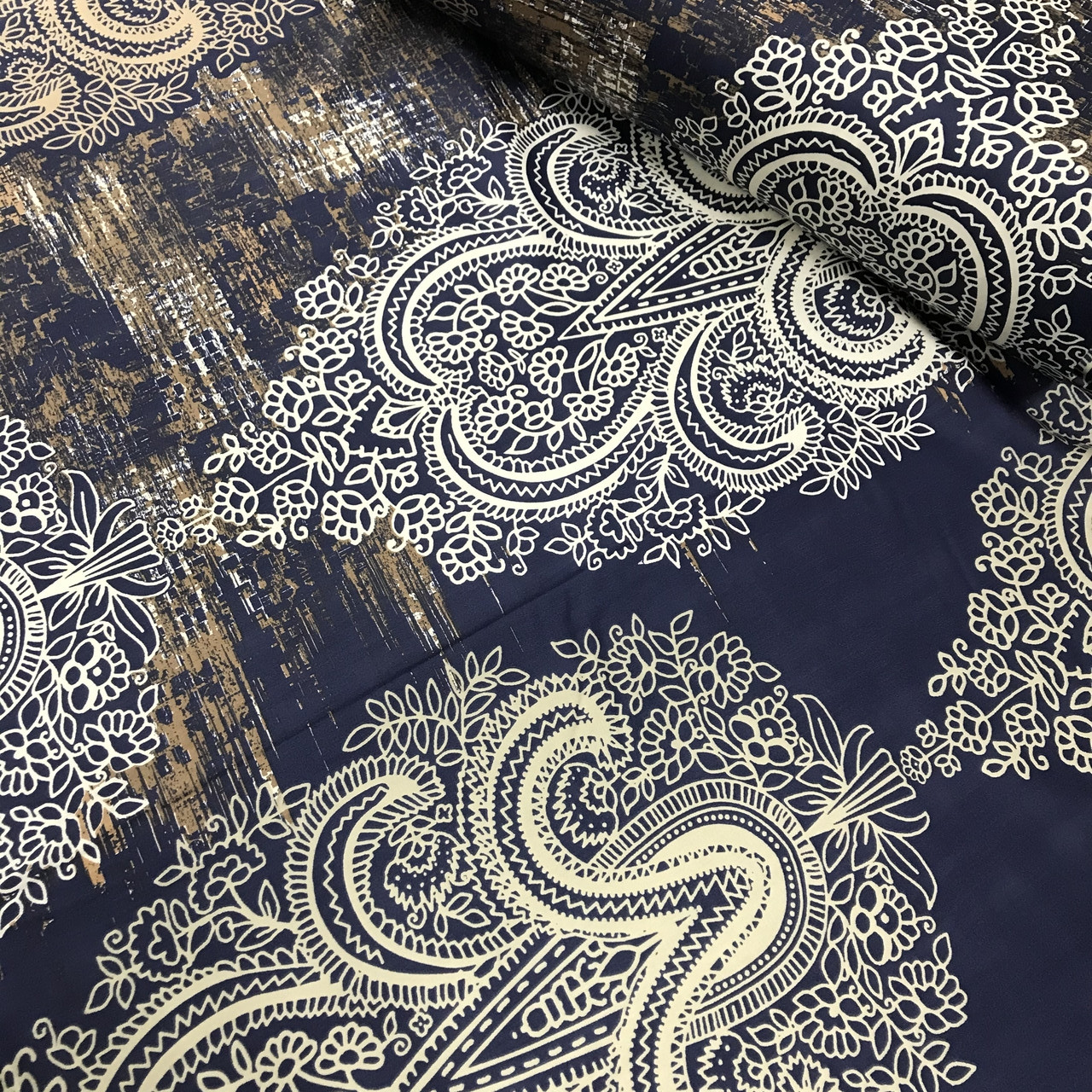 Тканина сатин із малюнком, візерунки великі різнобарвні на темно-синьому (ТУРЦІЯ шир. 2,4 м) (SAT-S-0018), фото 1