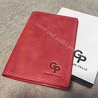 Винтажная кожаная обложка на паспорт красного цвета Grande Pelle