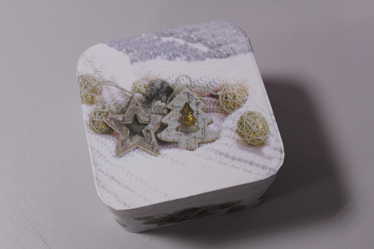 Подарункова коробочка для новорічних подарунків з малюнком квадратна 12.5 см, фото 1