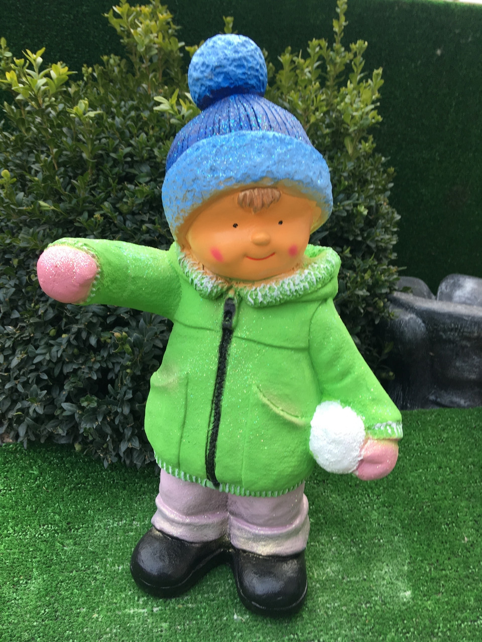 Фігурка хлопчик із сніжеою (висота  46 см.), фото 1