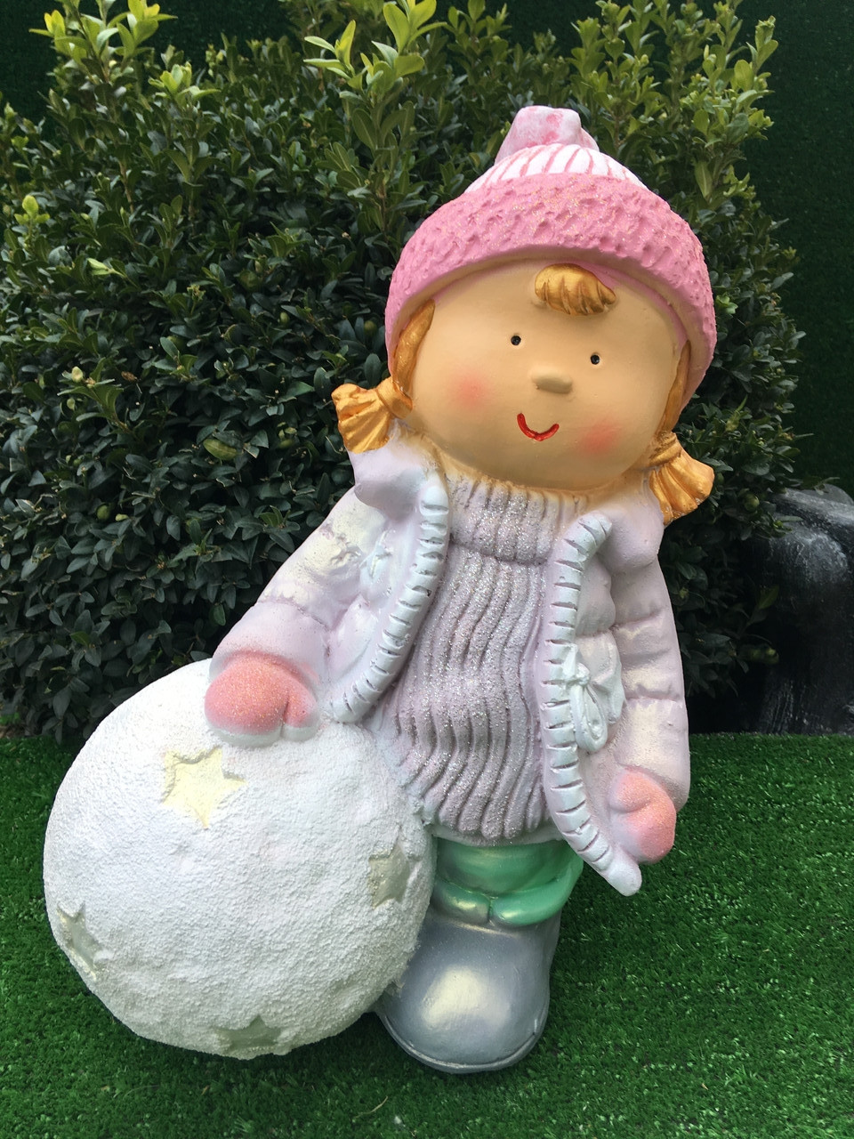 Фігурка новорічна Дівчинка з великою сніжкою (висота  38 см.), фото 1