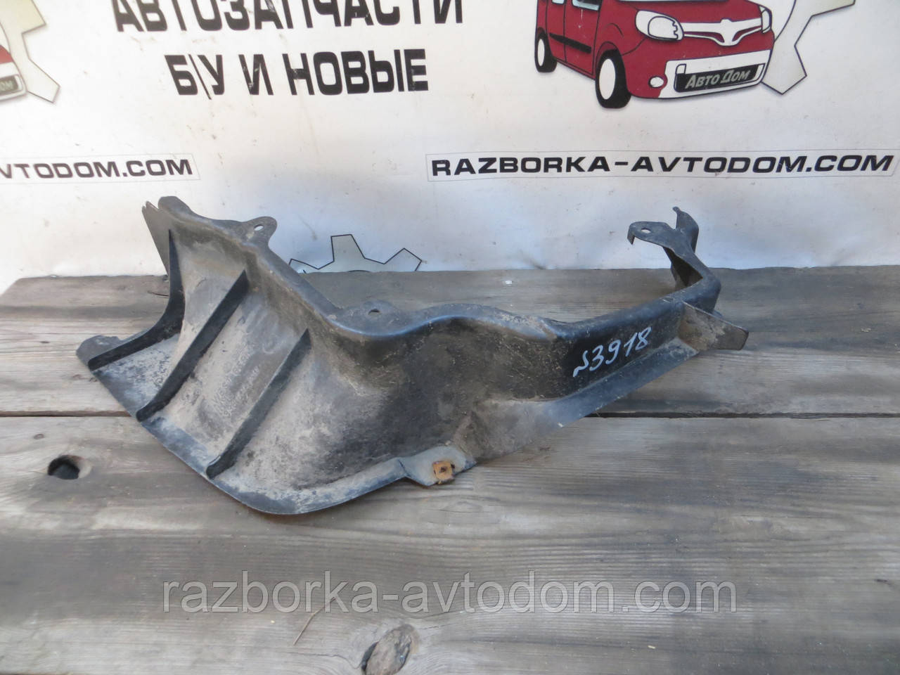 Захист пильовик бампера заднього лівий VW Passat B3 (1988-1993) OE:333825217