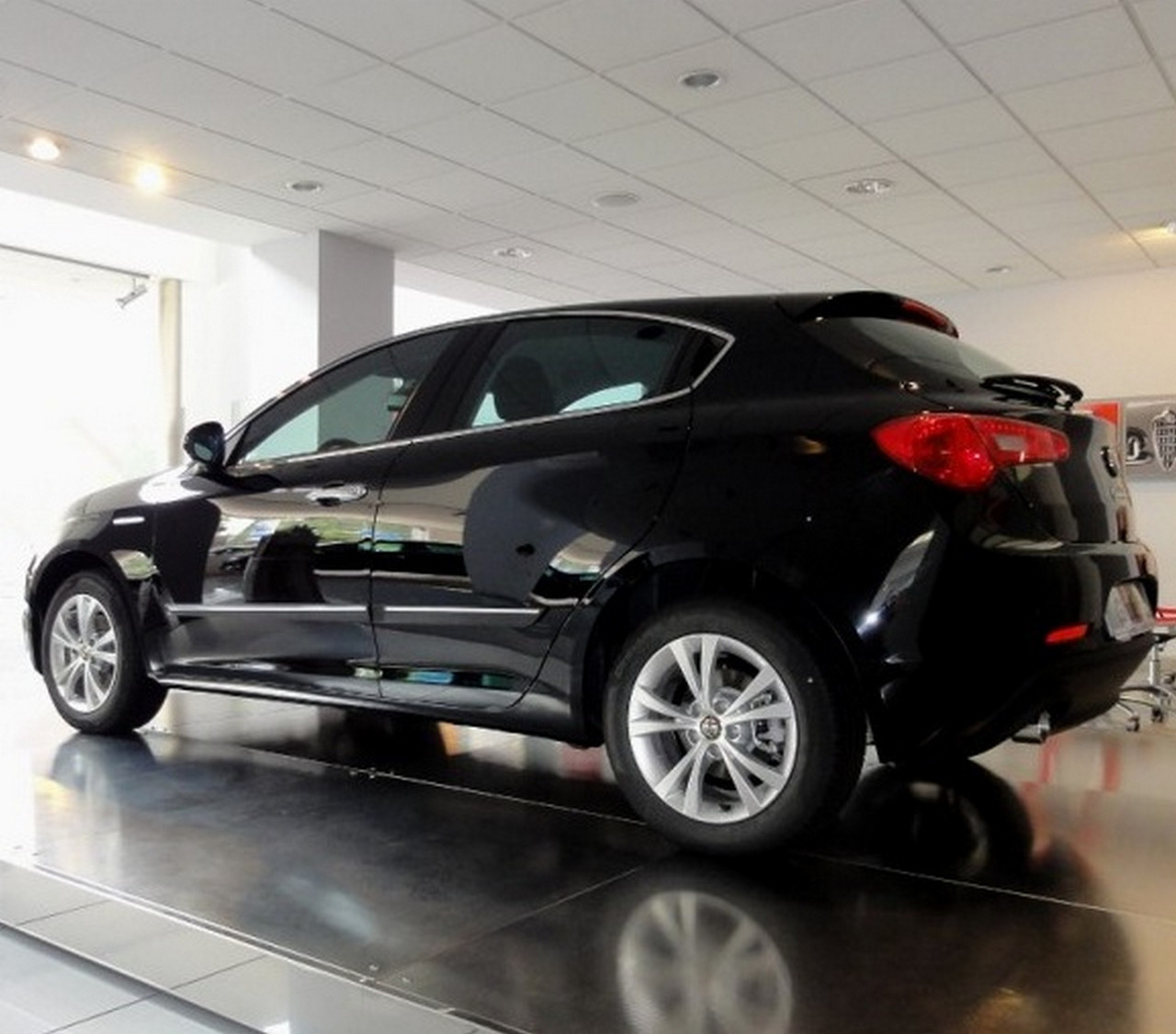 Молдинги на двері для Alfa Romeo Giulietta 2010>
