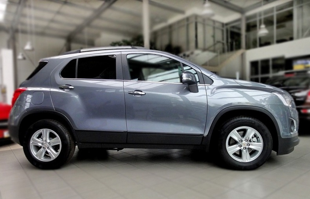 Молдинги на двері для Сhevrolet Tracker / Trax 2012+