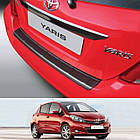 Пластикова накладка заднього бампера для Toyota Yaris III 2010-2013 ribbed