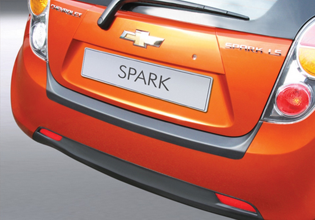 Пластикова захисна накладка на задній бампер для Chevrolet Spark M300 2009-2015