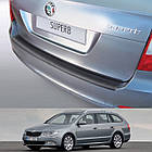 Пластикова захисна накладка заднього бампера для Skoda Superb Combi 2010-2013