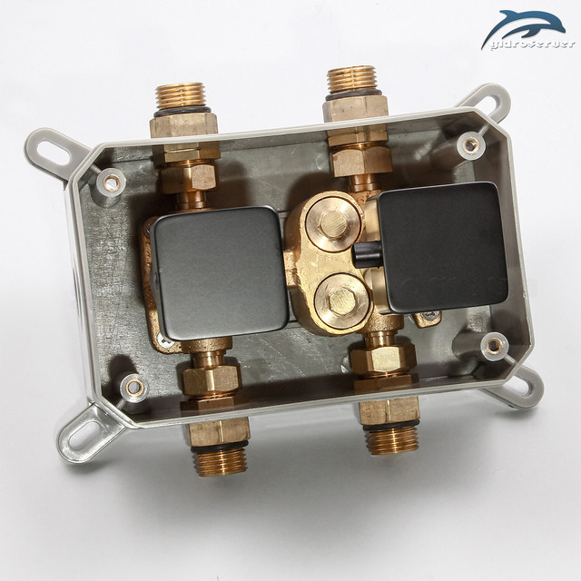 Душова система прихованого монтажу LQBT-02 із термостатичним змішувачем.