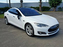 Лобове скло на TESLA MODEL S