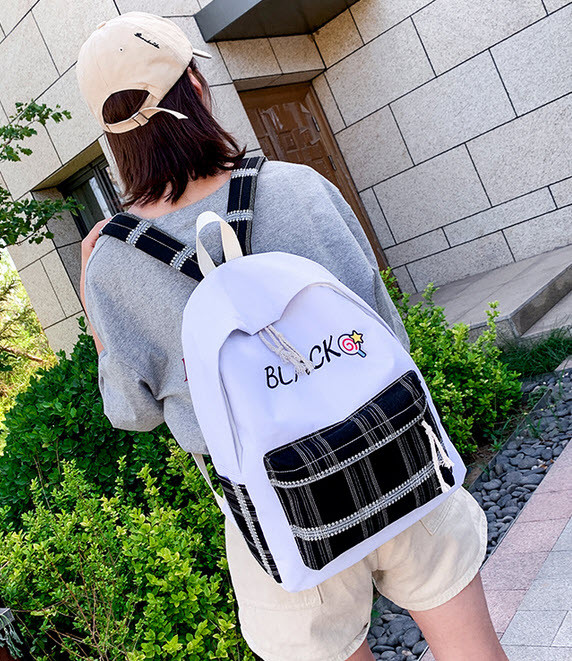 Тканинні рюкзаки з вишивкою кольору