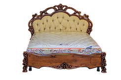 Ліжко різне з дерева ручної роботи.