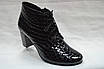 Чорні лакові туфлі на середньому каблуці зі шнурками і блискавкою, фото 2