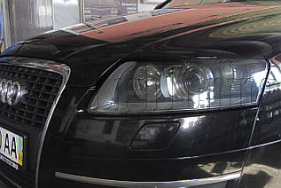 Audi A6 (C6) - заміна лінз на біксенонові лінзи Hella 4 D2S