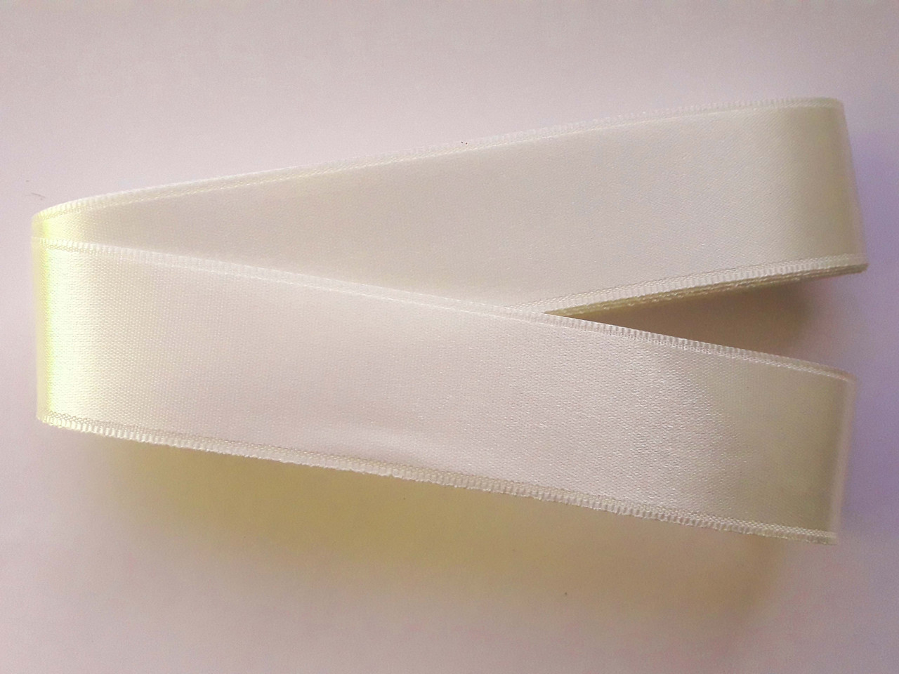 Стрічка атласна двостороння 3 см молочна, айворі. Цыа за 1 метр.